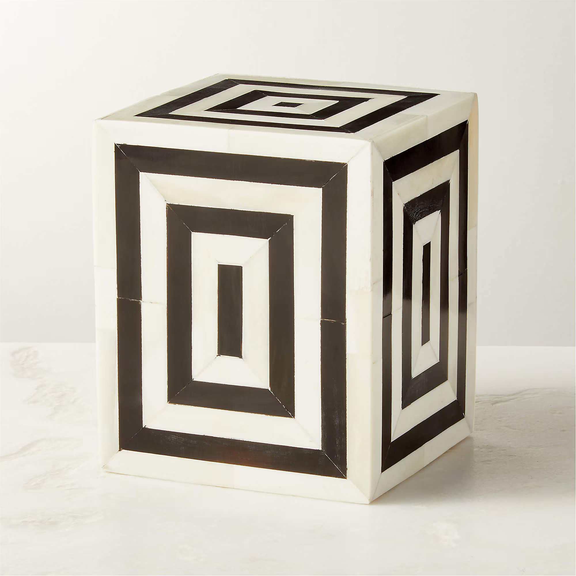 LUDO BONE AND HORN BOOKEND